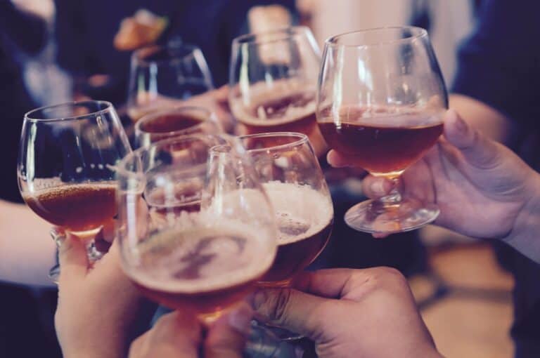 Padáka za panáka. Alkohol v práci je tabu